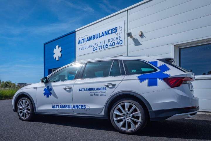 Véhicule sanitaire léger transport malades assis Haute-Loire